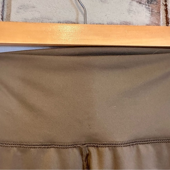 Aerie chill play move olive army green sheen leggings size XS - Picture 3 of 6